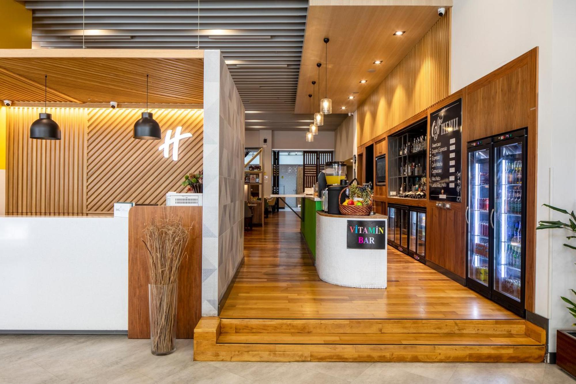 Holiday Inn Sisli By Ihg Истанбул Екстериор снимка