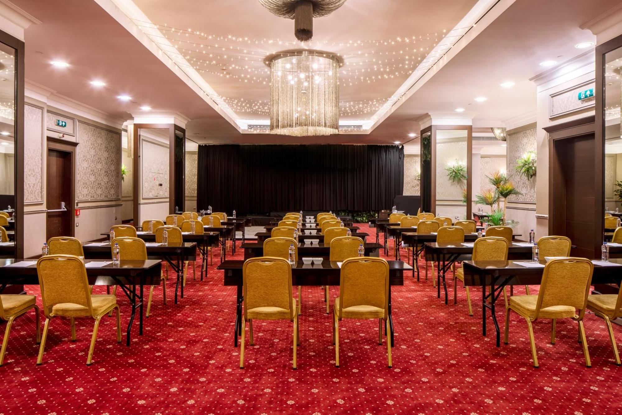 Holiday Inn Sisli By Ihg Истанбул Екстериор снимка