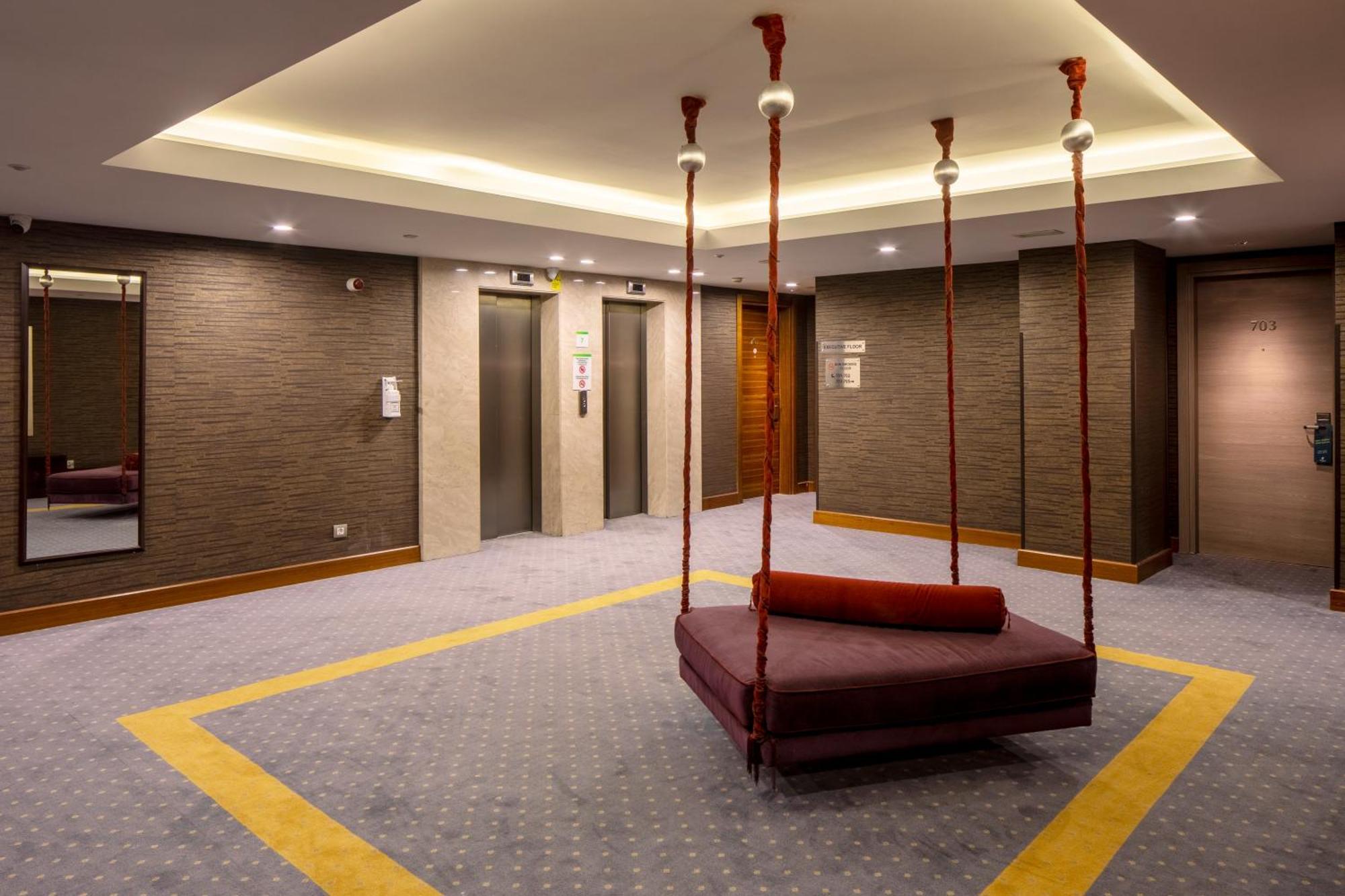 Holiday Inn Sisli By Ihg Истанбул Екстериор снимка