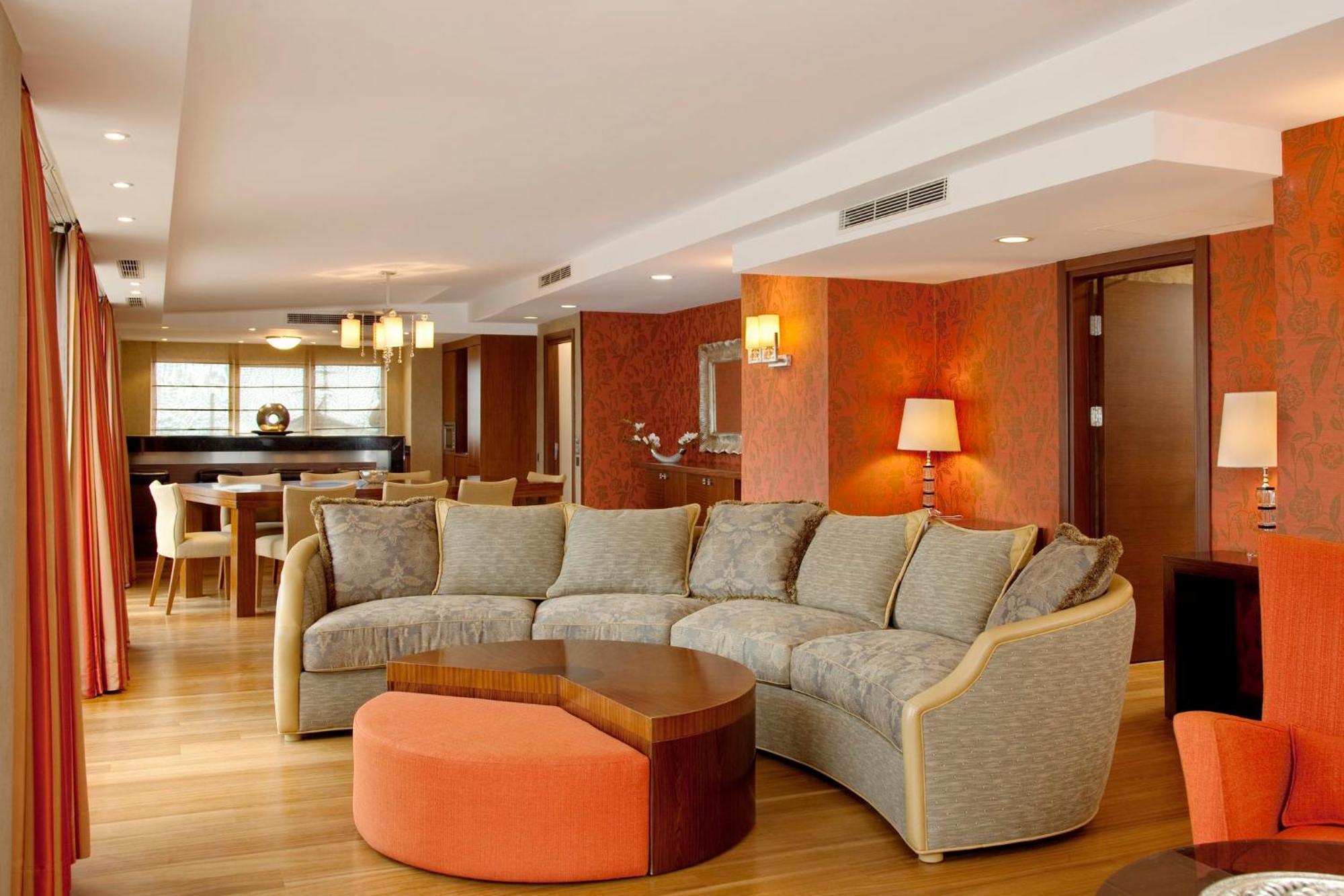 Holiday Inn Sisli By Ihg Истанбул Екстериор снимка