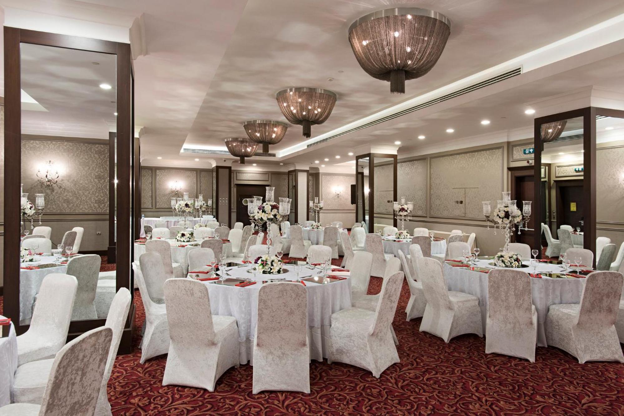 Holiday Inn Sisli By Ihg Истанбул Екстериор снимка